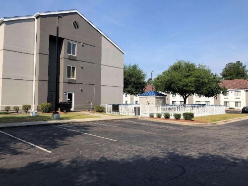 Country Inn & Suites by Radisson, Fayetteville I-95, NC image 2