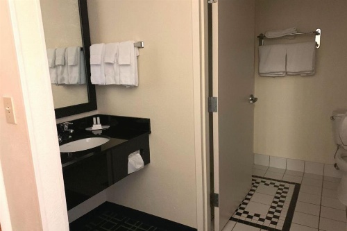 Country Inn & Suites by Radisson, Fayetteville I-95, NC image 3