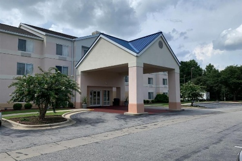 Country Inn & Suites by Radisson, Fayetteville I-95, NC image 1
